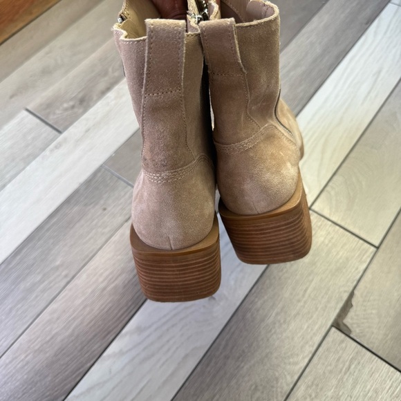 Steve Madden Tan Ankle Booties with Elastic Panels - Picture 6 of 9